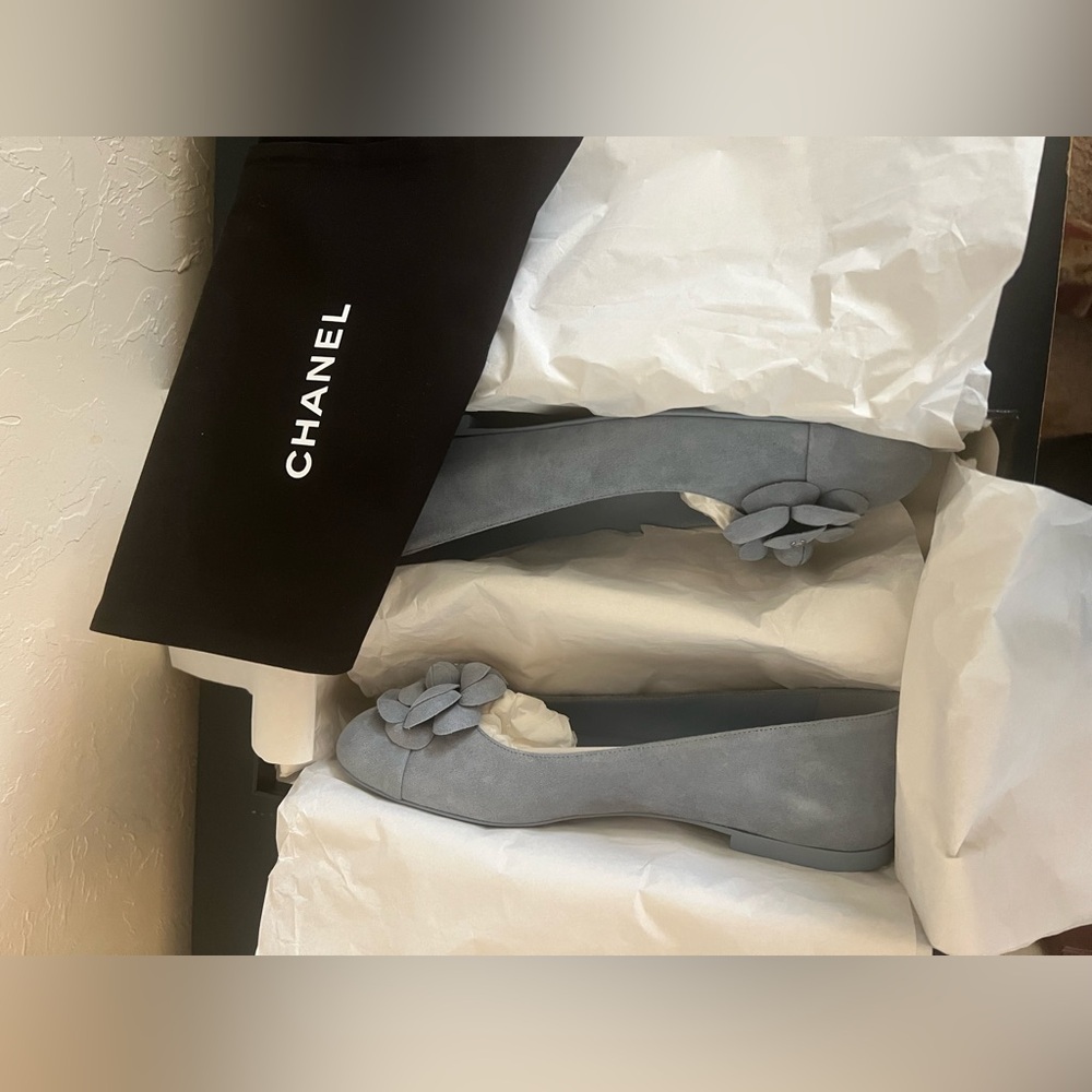 CHANEL Women's Light Blue Suede Camellia Ballet Flats size 40 - Picture 10 of 12